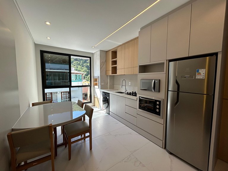 Vista Costão | Piscina Aquecida | A 70 m da Praia