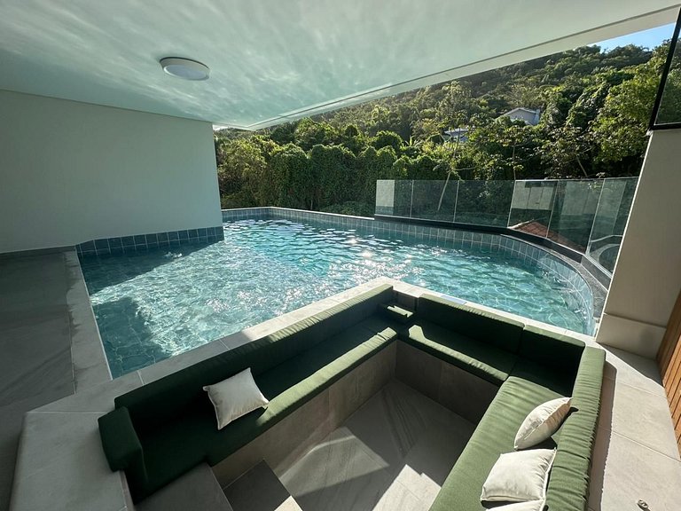 Jacuzzi e Piscina Aquecida • 120 m da Praia