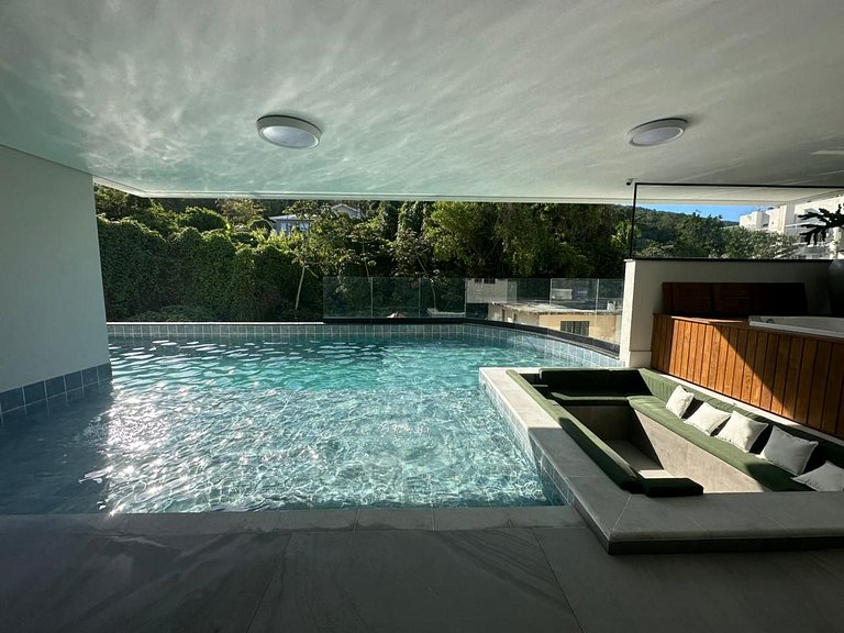 Jacuzzi e Piscina Aquecida • 120 m da Praia